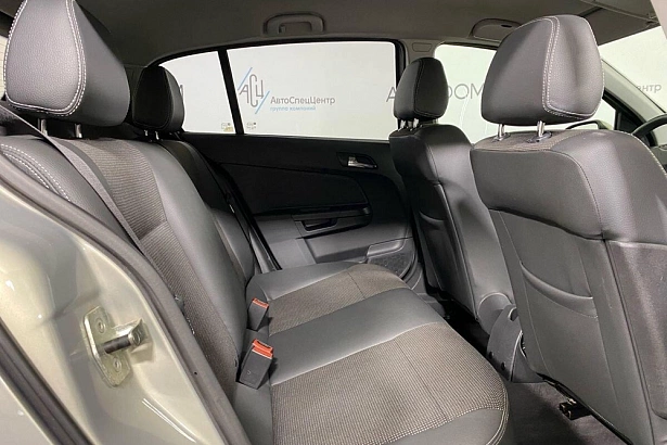 Astra Cosmo 1.6 MT (115 л.с.) фото 12