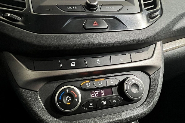 Vesta Luxe Multimedia (2016-2018) 1.8 AMT (122 л.с.) фото 19