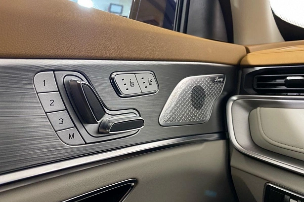 X70 PLUS Luxury 1.6 AMT (190 л.с.) фото 19