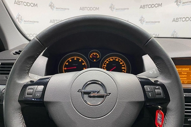 Astra Cosmo 1.6 MT (115 л.с.) фото 15