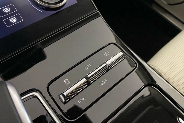 X70 PLUS Luxury 1.6 AMT (190 л.с.) фото 25