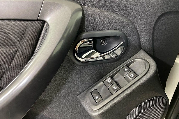 Duster Luxe Privilege 2.0 AT 4WD (143 л.с.) фото 13