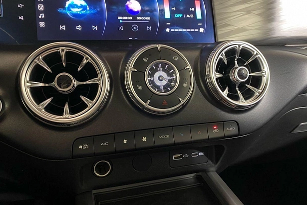 300 Premium 2.0 AT 4WD (220 л.с.) фото 23