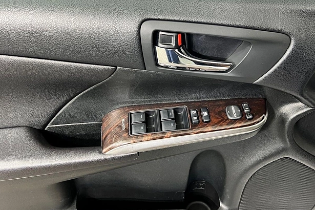 Camry Exclusive 2.5 AT (181 л.с.) фото 16