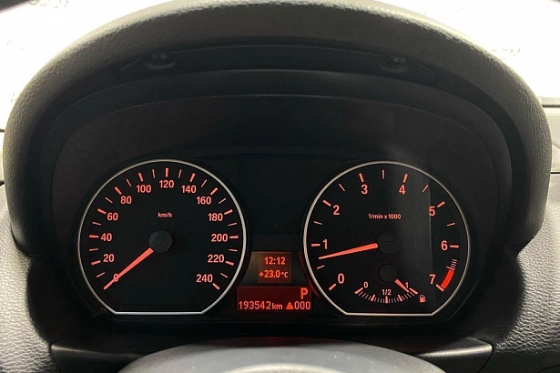 1 серии Base 118 2.0 AT (136 л.с.) фото 15