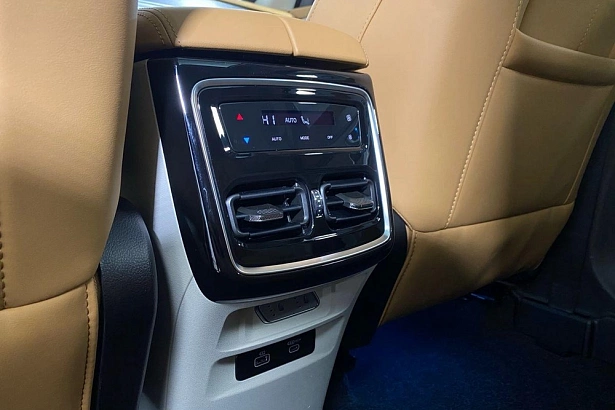 X70 PLUS Luxury 1.6 AMT (190 л.с.) фото 16