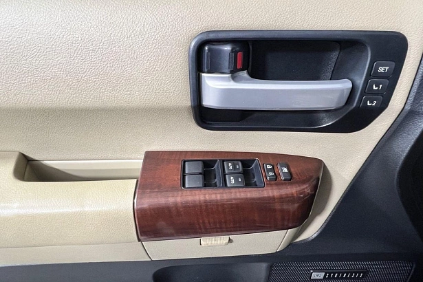 Sequoia Base 5.7 AT 4WD (381 л.с.) фото 16