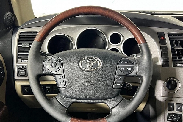 Sequoia Base 5.7 AT 4WD (381 л.с.) фото 17