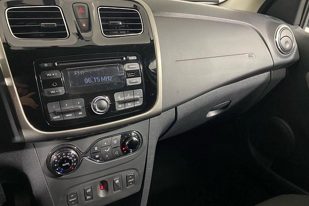 Sandero Confort 1.6 AT (102 л.с.) фото 17