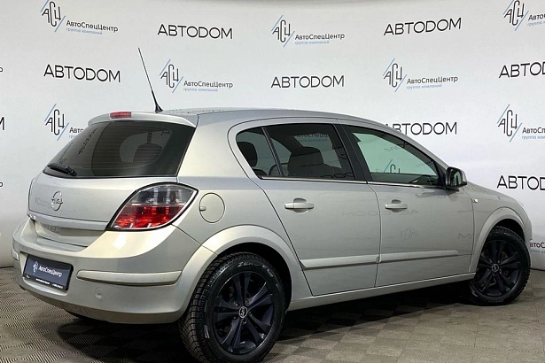 Astra Cosmo 1.6 MT (115 л.с.) фото 2