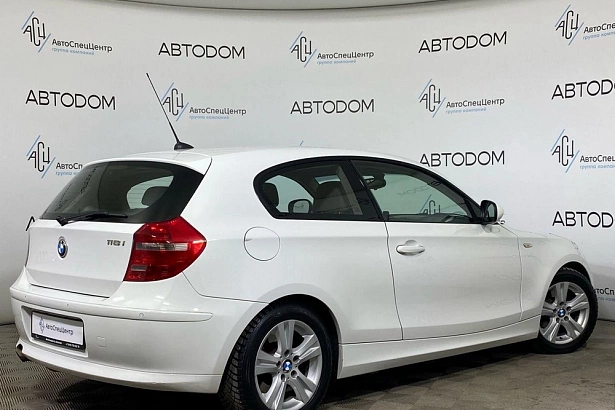 1 серии Base 118 2.0 AT (136 л.с.) фото 2