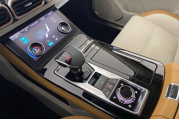 X70 PLUS Luxury 1.6 AMT (190 л.с.) фото 23