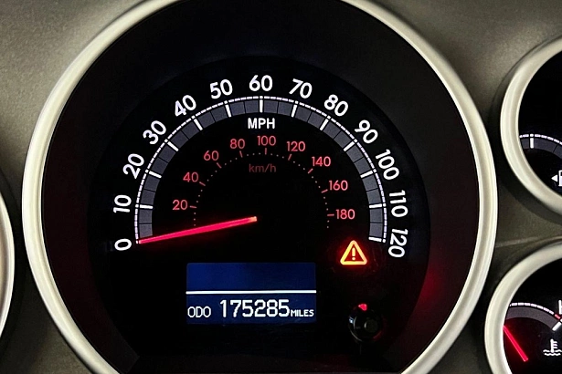 Sequoia Base 5.7 AT 4WD (381 л.с.) фото 18